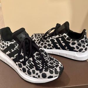 Adidas swift run cheetah